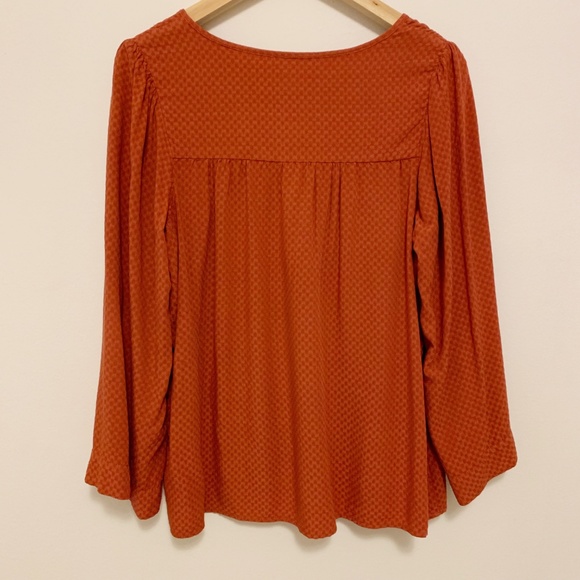 NEW Universal Thread V Neck Button Wide Sleeve Top Small - Picture 5 of 6